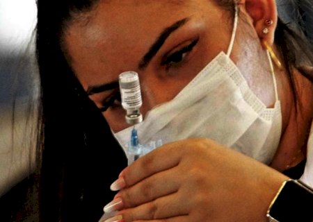 SES autoriza dose de reforço contra Covid-19 em pessoas acima de 18 anos