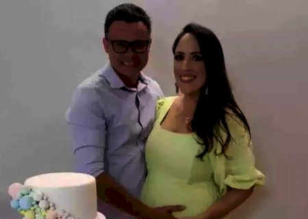 Grávida, professora pede ajuda para tratamento de bebê com cardiopatia