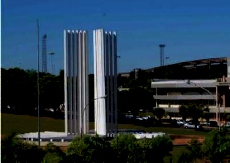 Aberta inscrição para concurso da UFMS com salários de R$ 2,4 mil e R$ 4,1 mil