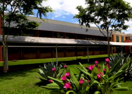 Com salário de até R$ 4 mil, UFGD divulga edital para selecionar técnico-administrativos