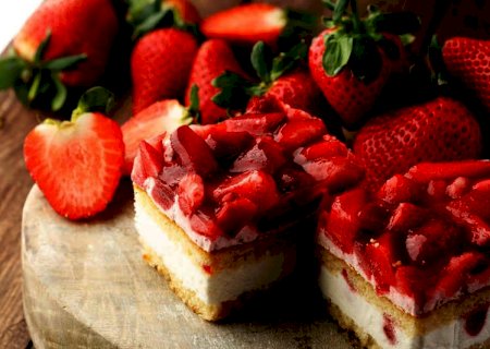Torta de morango que não precisa ir ao forno