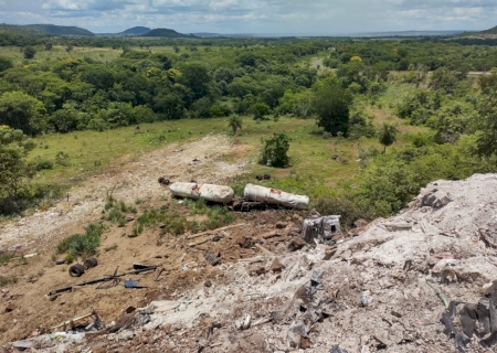 Carreta carregada com etanol perde os freios caindo na serra de Maracajú