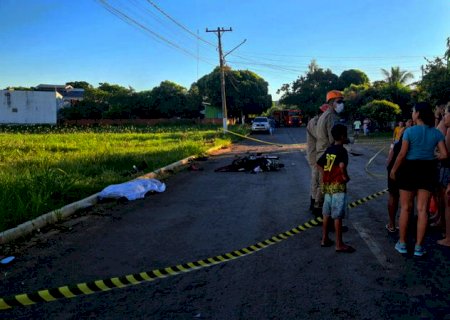 Motociclista morre após bater de frente com Hilux preta e motorista foge em Bonito