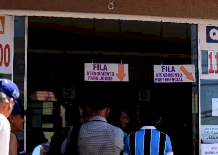 Mega-Sena acumula em R$ 28,5 milh&otilde;es e quadra premia 52 apostas de MS
