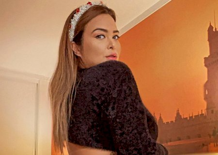 Geisy Arruda exibe decote saliente na rede social e coleciona elogios