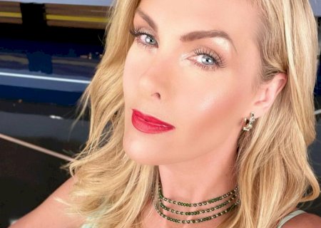 Poderosa, Ana Hickmann exibe corpo de ‘boneca’ e anima seguidores