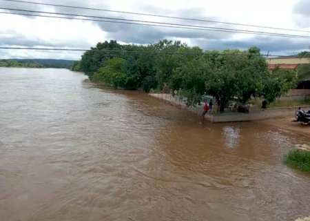 Depois de bebedeira, homem mergulha em rio e desaparece