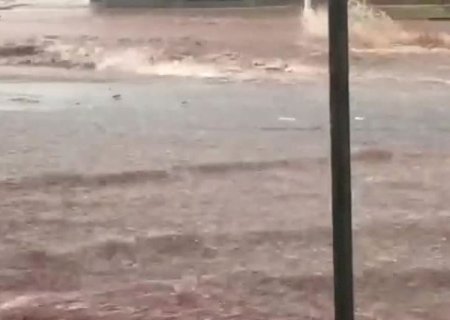 Morador é arrastado por enxurrada durante temporal em cidade de MS