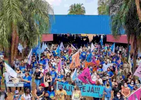 Professores municipais de Dourados anunciam possível greve para segunda-feira
