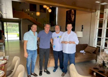 Ayache diz que n&atilde;o &eacute; vice, mas almo&ccedil;a com presidente do PSD