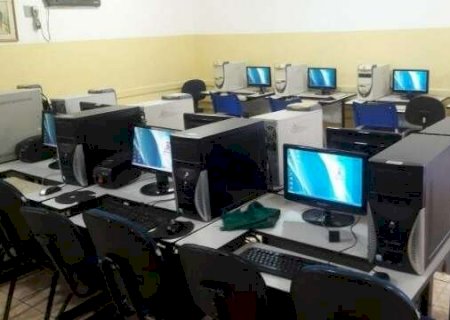Voc&ecirc; concorda em tirar notebook, tablets e TV de crian&ccedil;as pequenas nas escolas?