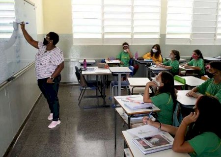 Professores das escolas estaduais comemoram reajuste de 34% em MS