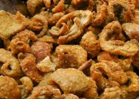 Aprenda a fazer torresmo sequinho e crocante pururucado com vinagre: apenas 3 ingredientes