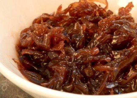 Aprenda a fazer cebola caramelizada perfeita