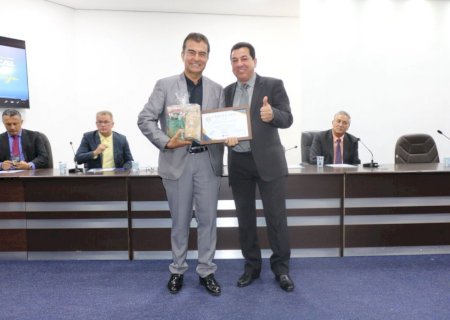 Marçal Filho recebe título de cidadão Maracajuense