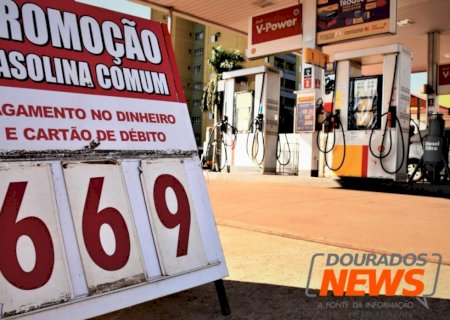 Preço da gasolina comum despenca quase 50 centavos em Dourados