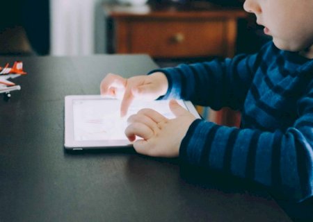 Uso excessivo de telas afeta desenvolvimento infantil&nbsp;