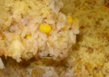 Sobrou arroz? Faça essa receita de arroz de forno com atum e legumes