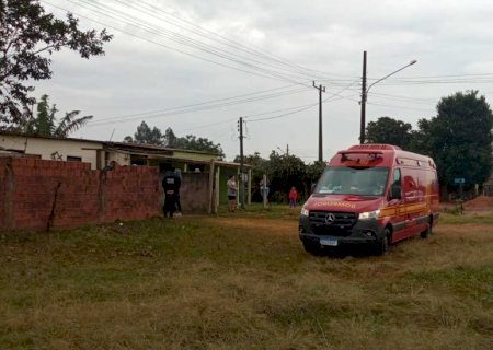 Mulher se enforca com fio em Caarapó