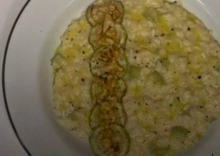 RECEITA: Risoto de abobrinha com queijo brie é opção vegetariana em apenas 30 minutos