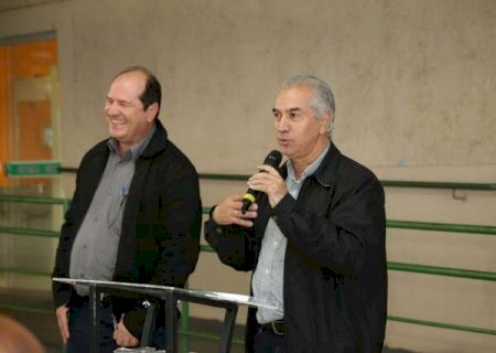 Durante entrega de ve&iacute;culos a Agraer, Azambuja anuncia novo concurso