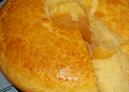 Bolo de pão de queijo que fica pronto em 30 minutos