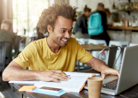 ENEM: Confira dicas para manter a postura correta e otimizar a jornada de estudos 