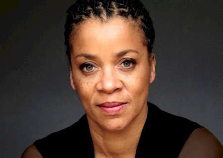 Atriz e diretora britânica morre nos bastidores de peça de teatro
