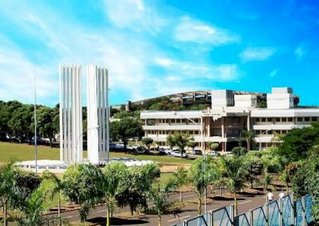 Com sal&aacute;rios de at&eacute; R$ 10 mil, UFMS abre concurso p&uacute;blico para professores