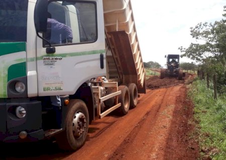 GEINFRA (Gerência de Infra-estrutura realiza Cascalhamento)