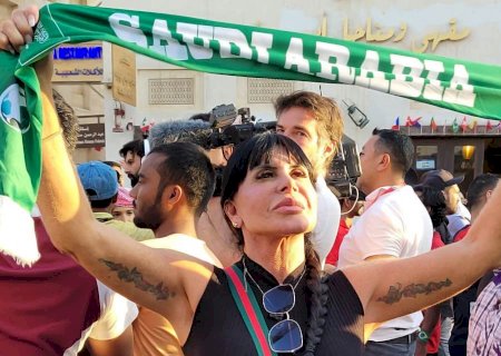 Gretchen “invade” torcida da Arábia Saudita contra Argentina no Catar