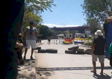 Greve na Bol&iacute;via &eacute; suspensa, mas fronteira com MS continua fechada