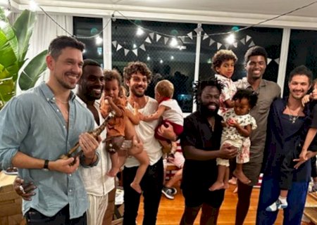 João Vicente é cobrado por amigos que são pais: “Só falta você”