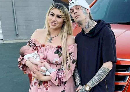 Ex-noiva de Aaron Carter diz que tentou de tudo para ajudar o cantor
