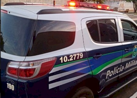 Motorista bate em traseira de caminhonete estacionada e é preso suspeito de embriaguez ao volante em Itaporã