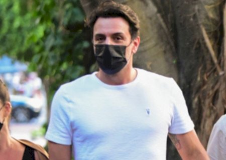Rodrigo Lombardi aparece em cadeira de rodas após problema na coluna