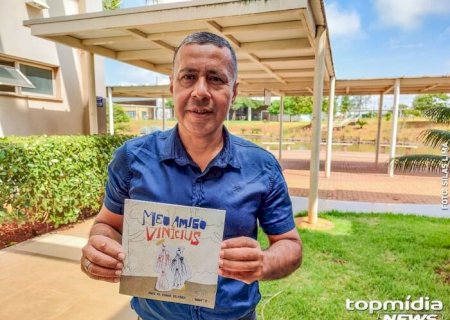 Professor lança livro para ajudar profissionais da educação que trabalham com crianças autistas