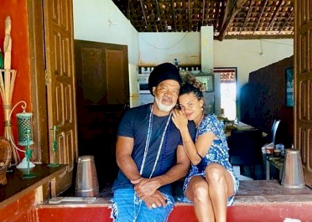 Ela cresceu! Filha de Carlinhos Brown impressiona web com beleza