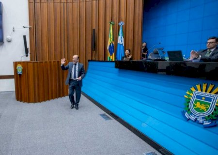 Barbosinha se despede da Assembleia e sessão se transforma em dia de homenagens a deputado