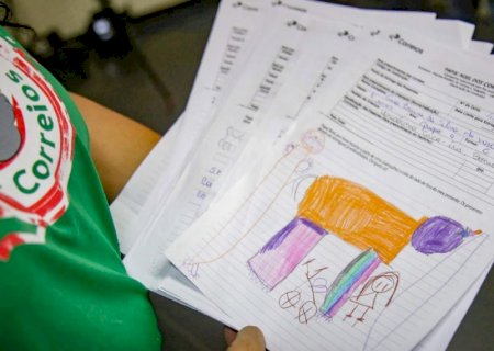 Papai Noel dos Correios: prazo para adotar cartinha de crianças encerra nesta sexta-feira