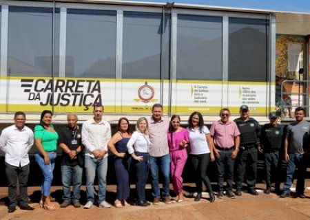 Carreta da Justiça presta atendimento em Douradina