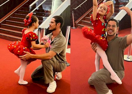 José Loreto se encanta pela filha em apresentação de balé