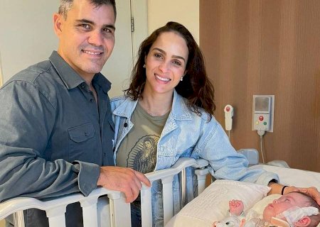 Juliano Cazarré atualiza estado de saúde da filha após nova cirurgia