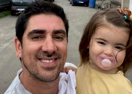 Marcelo Adnet celebra dois anos da filha, Alice: “Meu grande amor”
