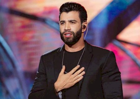 Fã arremessa pacote de granola em palco durante show de Gusttavo Lima