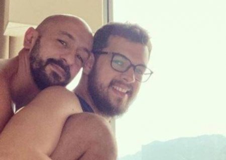 Irandhir Santos posta clique raro do marido nas redes sociais