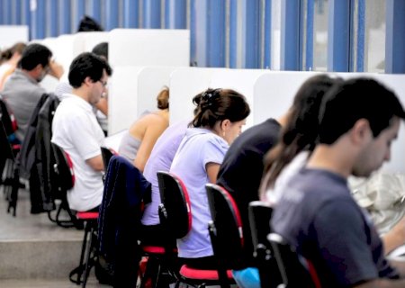 Cerca de 240 concursos públicos inscrevem para 35,7 mil vagas no país