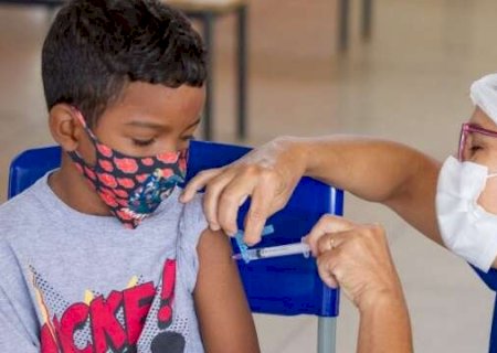 Minist&eacute;rio da Sa&uacute;de envia 45 mil doses de vacina contra covid para MS
