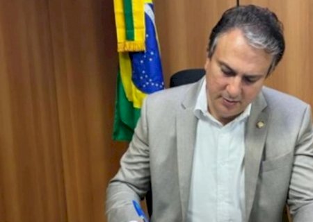 MEC anuncia aumento do salário dos professores para R$ 4,4 mil