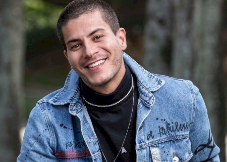 Vencedor do BBB22, Arthur Aguiar dá dica a participantes: “Se jogar”
